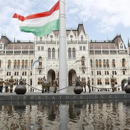 Cozy And Quiet Near The Parliament *