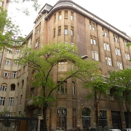 Cozy And Quiet Near The Parliament *