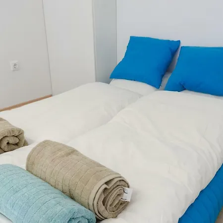 Cozy And Quiet Near The Parliament Apartment